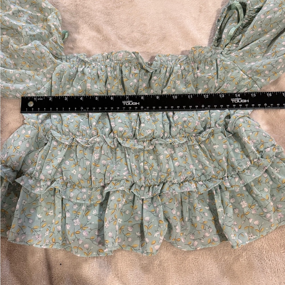 She + Sky Ladies M Floral Green cropped Ruffle Blouse - Picture 6 of 7